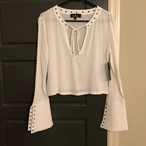 Lulu’s white cropped blouse